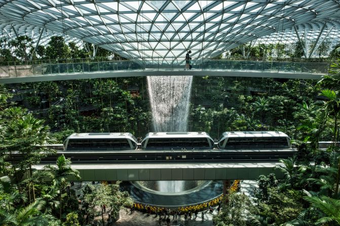 <strong>#2: Singapore Changi (SIN):</strong> Last year's winner, Singapore's airport features an indoor waterfall.