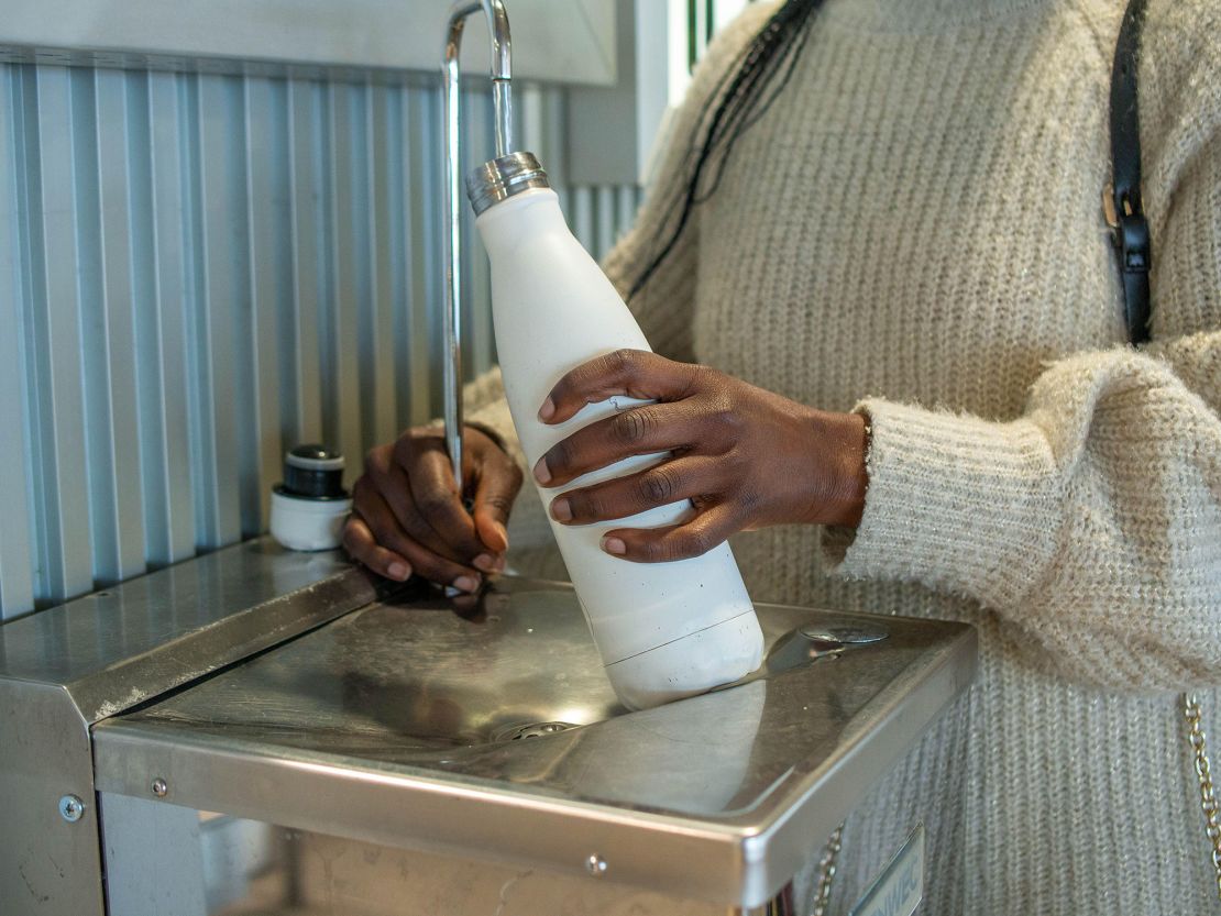 The TSA-approved hack that permits vacationers to deliver a bottle of water via airport safety | The Gentleman Report