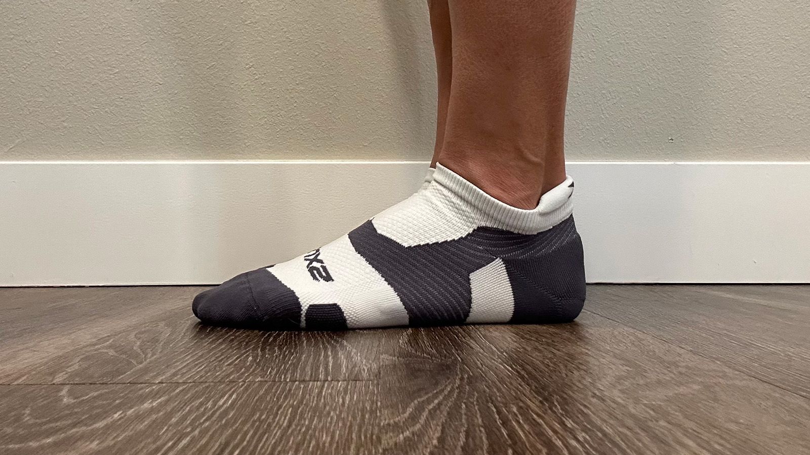 Men's MicroPillow Compression Knee-High Running Sock *Light Cushioning, Men's Socks