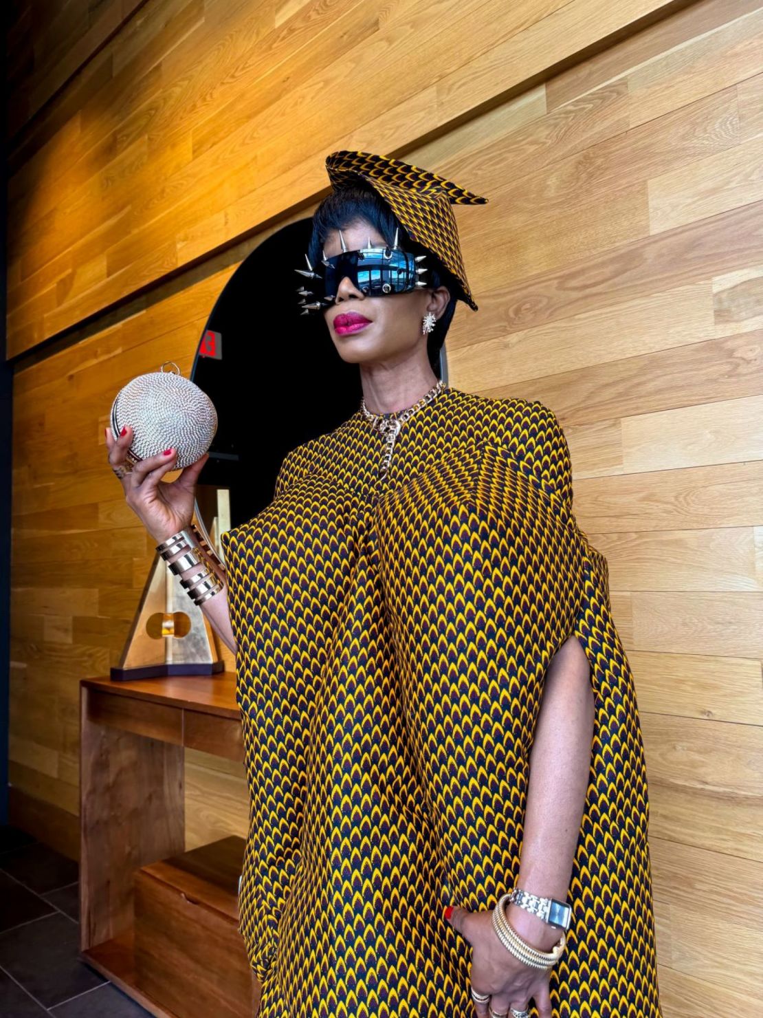 Tessy Oliseh-Amaize con su diseño "Pyramids".