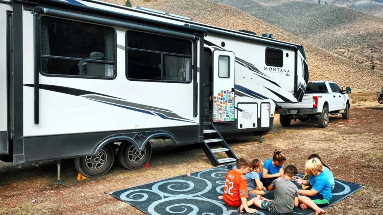 3. Fifth-Wheelers.jpg