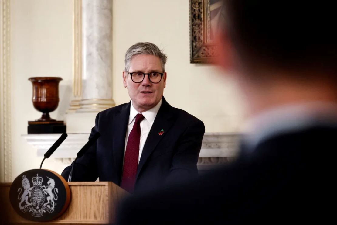 El primer ministro de Reino Unido, Keir Starmer, está desesperado por una relación productiva con Trump.