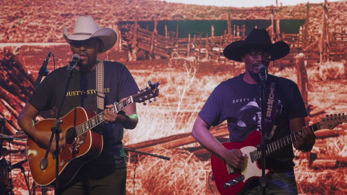 Gazi “Dusty” Simelane (left) and Linda “Stones” Msibi (right) performing on stage.