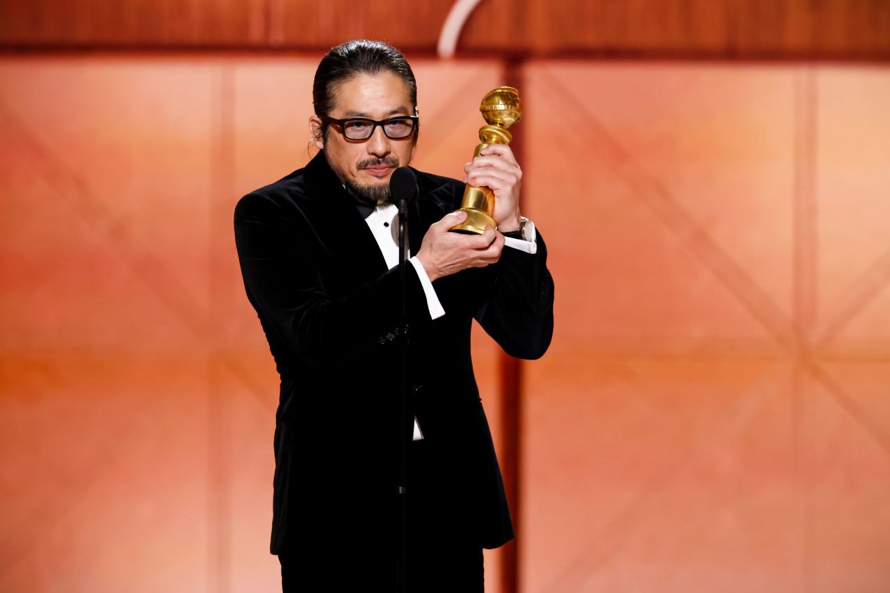 Hiroyuki Sanada accepts the Golden Globe for best male actor in a TV drama.