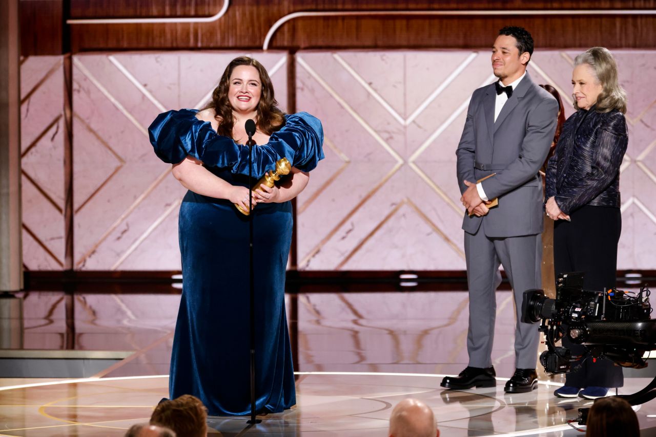 Jessica Gunning accepts her Golden Globe award on January 5.