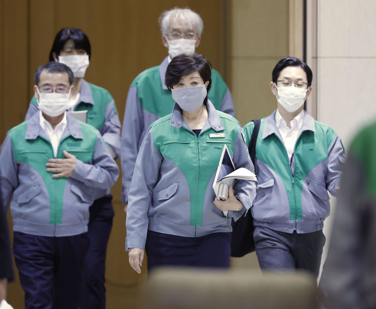 Tokyo Gov. Yuriko Koike (center) prepares to attend a coronavirus taskforce meeting at the metropolitan government building on June 2.