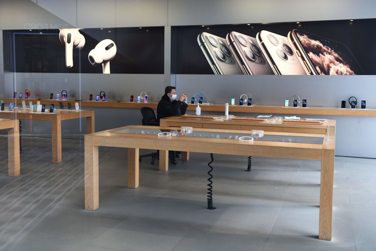 A security guard in a closed Apple store in Beijing on February 5, 2020.