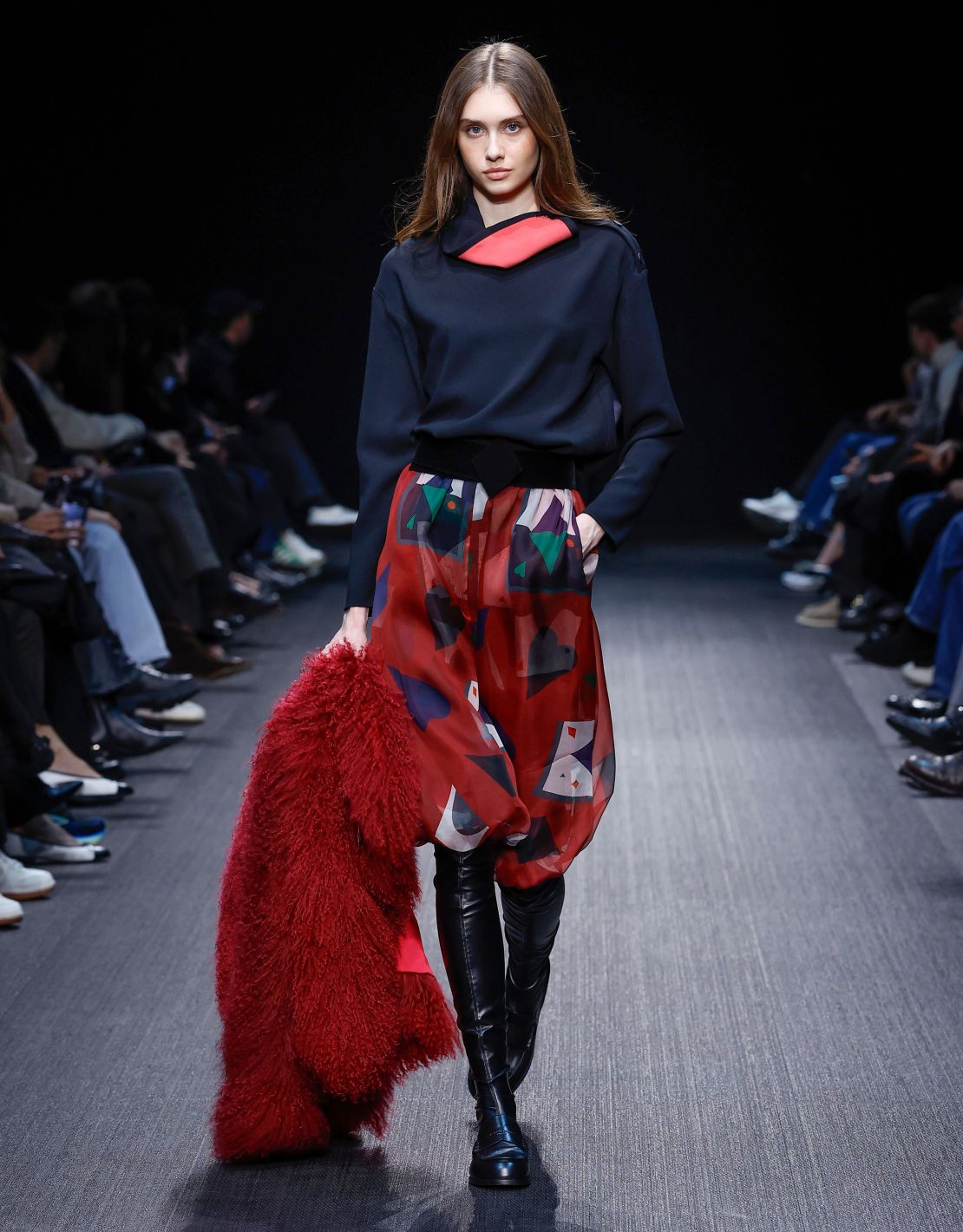 The Fall-Winter 2025 Emporio Armani show featured plush fabrics and bold, sophisticated looks.