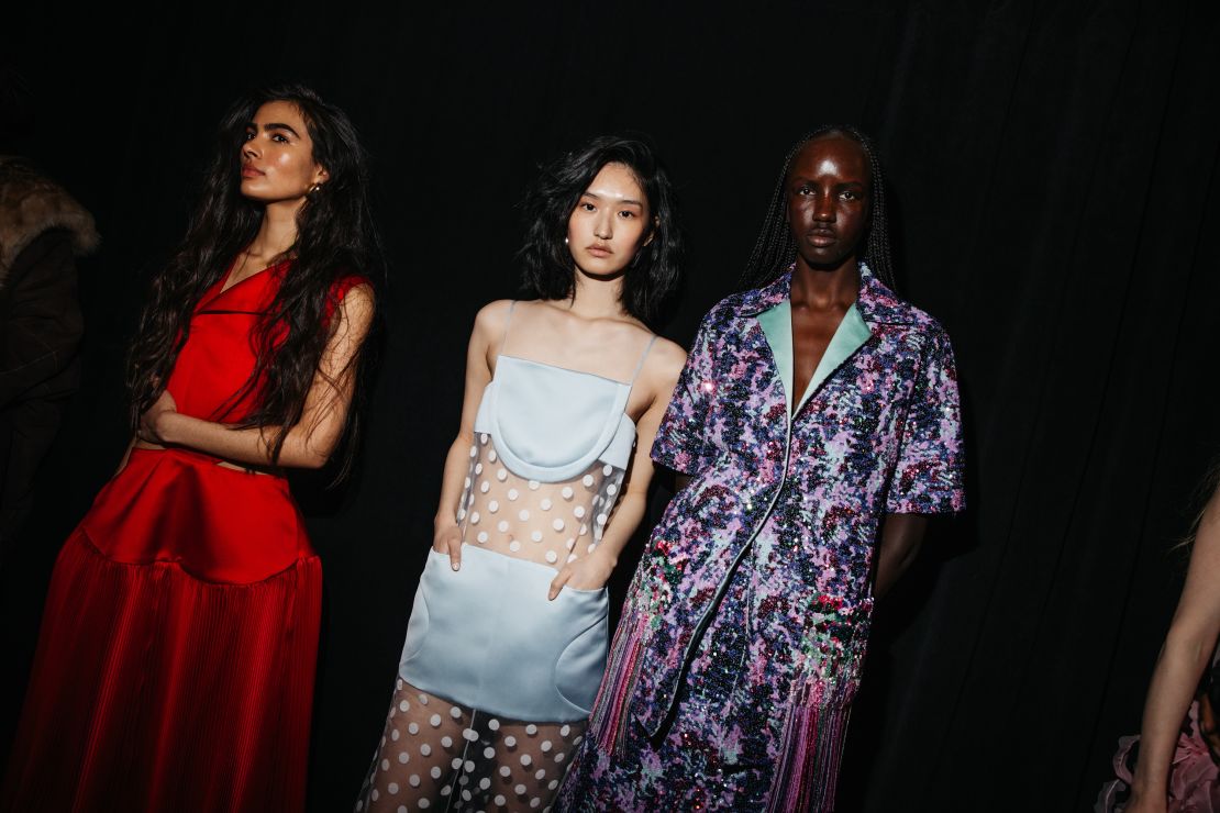 De kant-en-klare collectie van Prabal Gurung werd geïnspireerd door de toevallige ontmoetingen en onderlinge verbondenheid van het leven in New York.