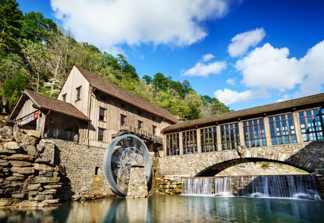 <strong>The Ozarks: </strong>This region of Missouri and Arkansas is home to treasures like the Dogwood Canyon Mill (pictured).