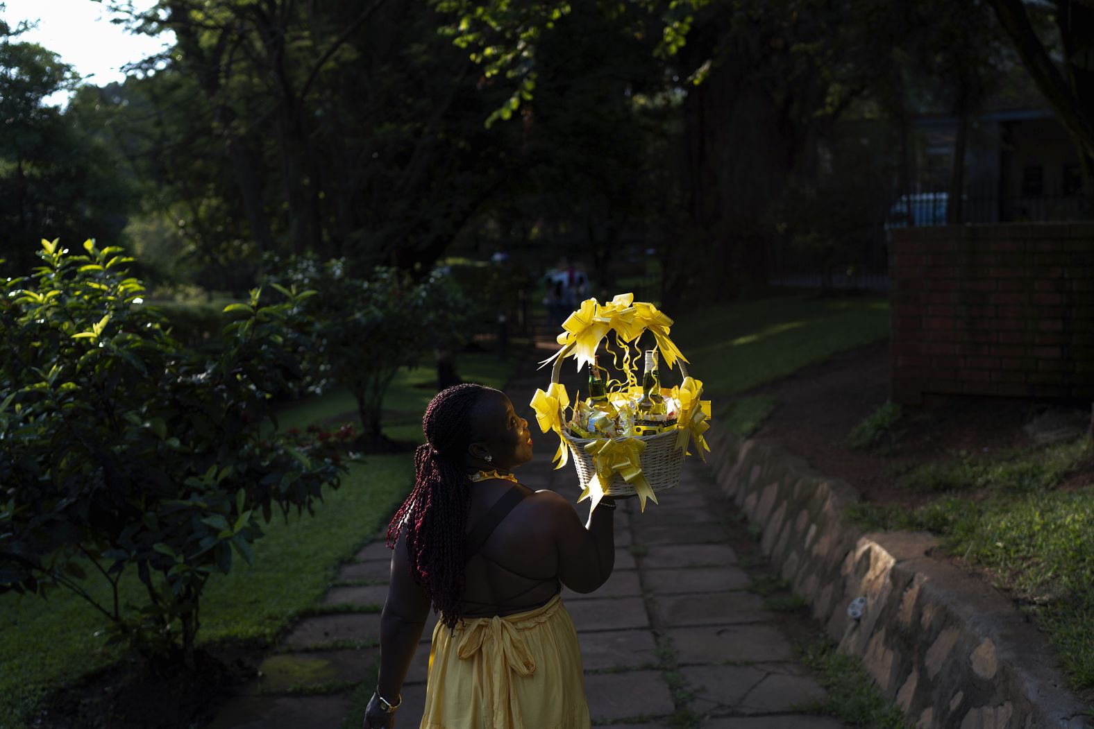 A woman carries a gift basket as she arrives at a park to attend a friend’s birthday party in Kampala, Uganda, on Sunday, November 24. <a href="index.php?page=&url=https%3A%2F%2Fwww.cnn.com%2F2024%2F11%2F21%2Fworld%2Fgallery%2Fphotos-this-week-november-14-november-21%2Findex.html">See last week in 34 photos</a>.