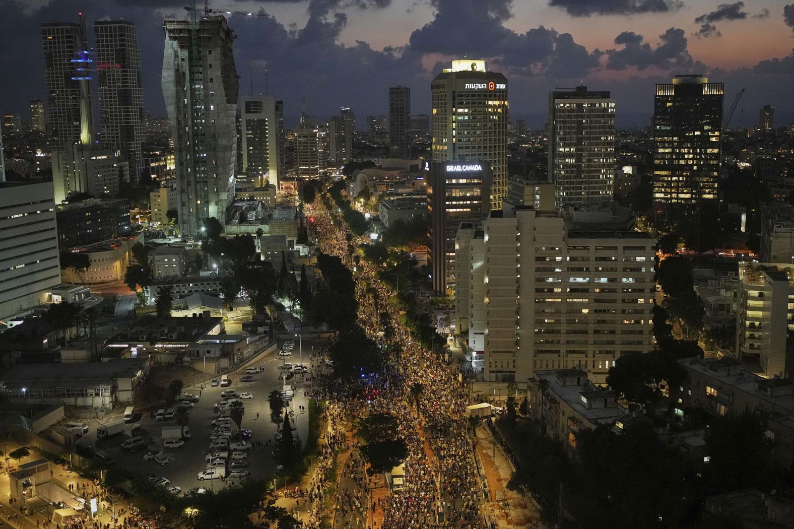 Tens of thousands of people <a href="index.php?page=&url=https%3A%2F%2Fwww.cnn.com%2F2025%2F08%2F27%2Fmiddleeast%2Fnetanyahu-israel-protests-gaza-analysis-intl">take part in a protest</a> in Tel Aviv, Israel, on Tuesday, August 26. They demanded a ceasefire and the return of the hostages held in Gaza. <a href="index.php?page=&url=https%3A%2F%2Fwww.cnn.com%2F2025%2F08%2F14%2Fworld%2Fgallery%2Fphotos-this-week-august-7-august-14">See last week in 30 photos</a>.