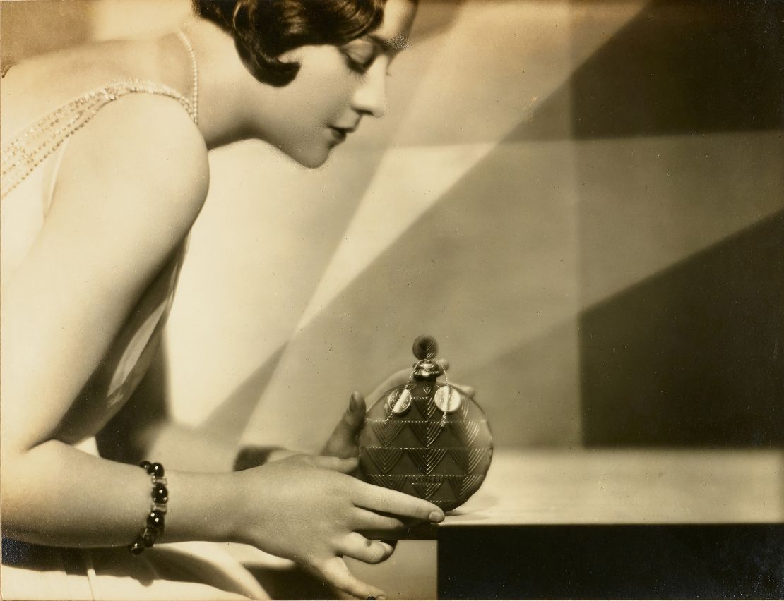 An advertisement for Worth's signature fragrance, 