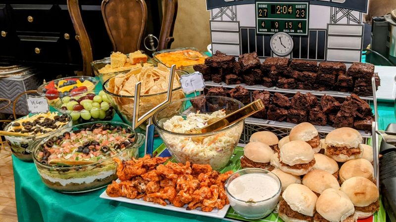 Read more about the article Wings shrimp and booze: Super Bowl party hosts budget carefully this year – CNN