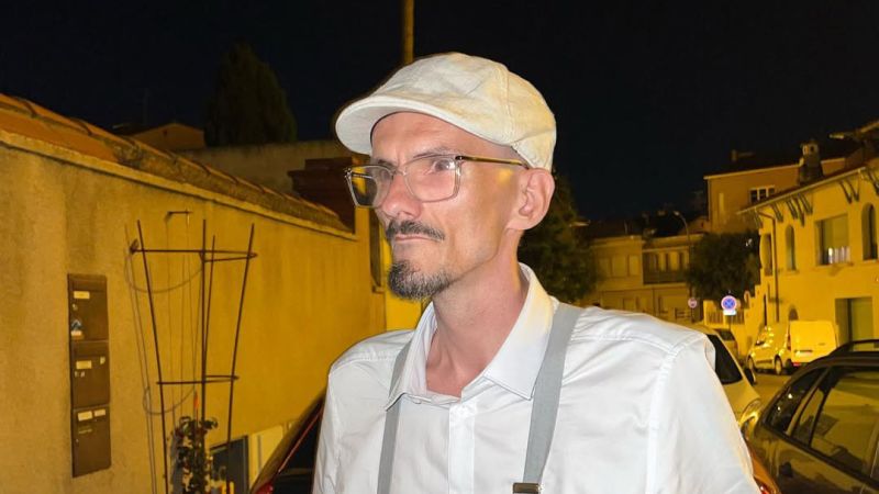 Вижте всички теми Връзка копирана Следвайте Френската полиция разследва смъртта