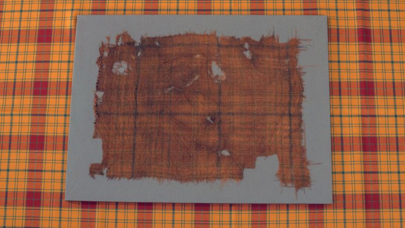 Най-старият тартан в Шотландия, намерен в торфено блато, е пресъздаден и вече е достъпен за закупуване