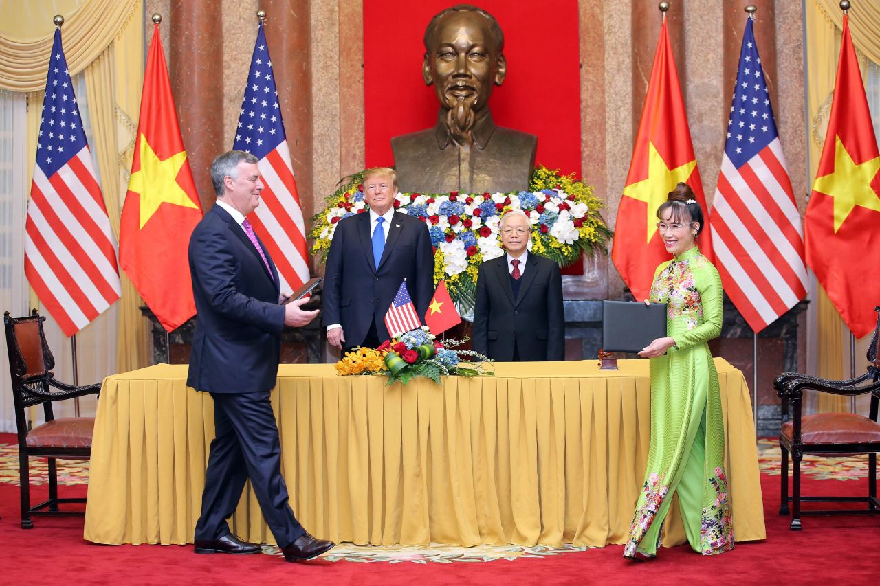 President Trump (center, left) and his Vietnamese counterpart Nguyen Phu Trong (center, right) witness a signing ceremony between President and CEO of VietJet aviation join stock company Nguyen Thi Phuong Thao (right) and President and CEO of Boeing Commercial Airplanes Kevin McAllister (left) in February 