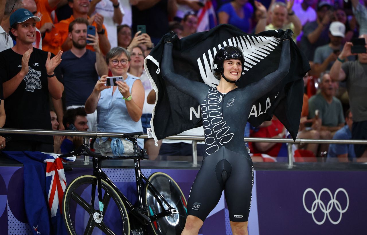 Ellesse Andrews of New Zealand celebrates after winning gold on Thursday.