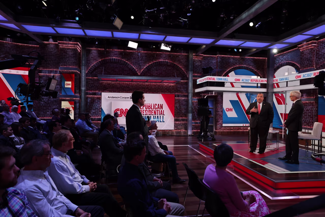 An audience member asks Christie a question.