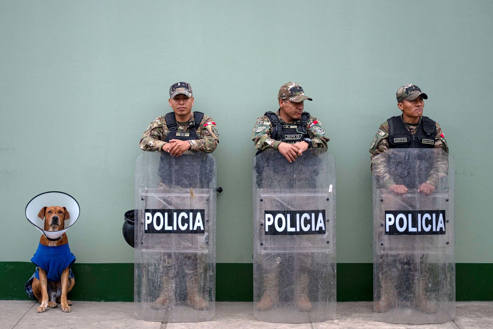 Police officers and a dog are seen outside the Barbadillo prison in Lima, Peru, on Thursday, September 4. <a href="index.php?page=&url=https%3A%2F%2Fwww.cnn.com%2F2025%2F09%2F05%2Fworld%2Fgallery%2Fphotos-this-week-august-28-september-04">See last week in 30 photos</a>.