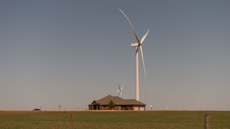 Колко вятърни турбини намаляват стойностите на жилищата? Ново проучване има изненадващи отговори