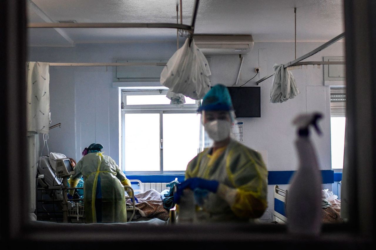 Health workers attend to patients at the Covid-19 ward of the Curry Cabral hospital in Lisbon, Portugal on November 18.