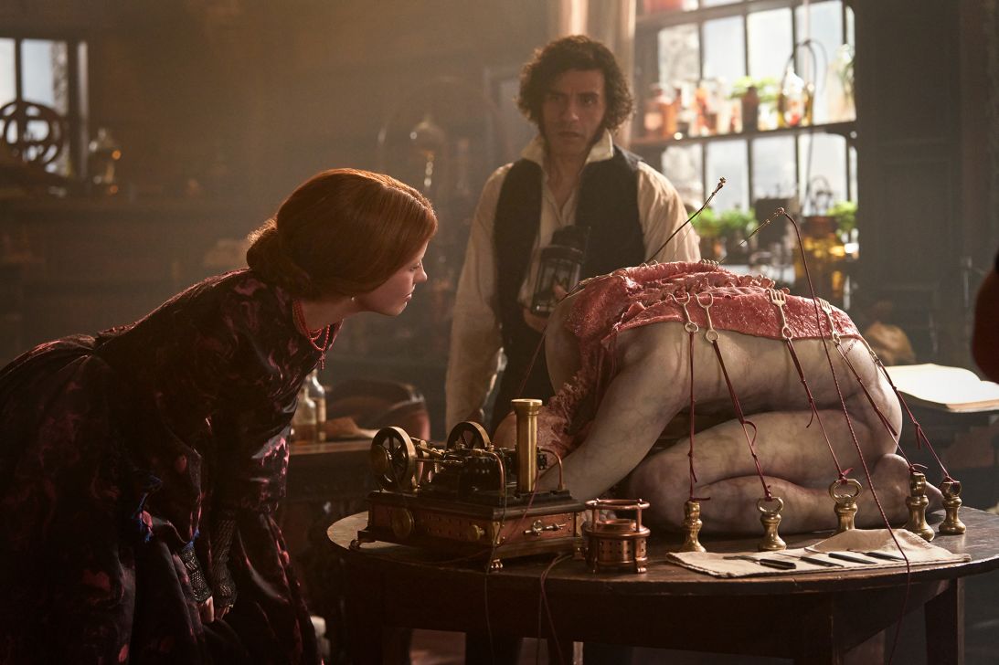 Mia Goth as Elizabeth Lavenza and Oscar Issac as Victor Frankenstein.