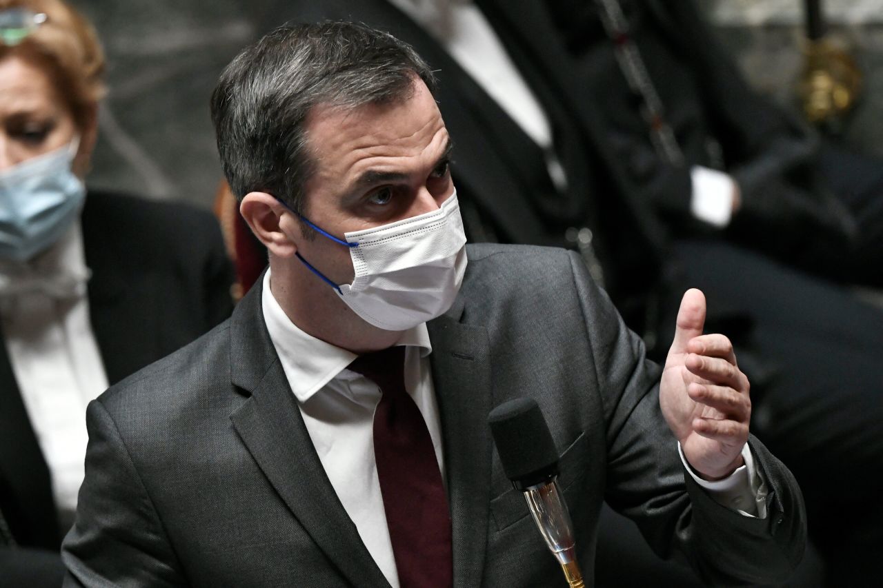 French Health Minister Olivier Veran speaks during a session of questions to the government at the National Assembly in Paris, on November 30, 2021. 