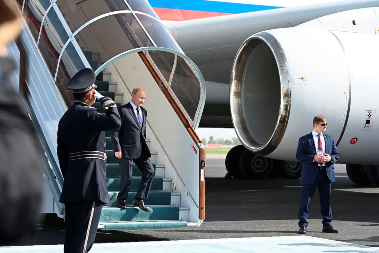 Russian President Vladimir Putin disembarks from the plane as he arrives for the Shanghai Cooperation Organization (SCO) summit in Samarkand, Uzbekistan on September 15.