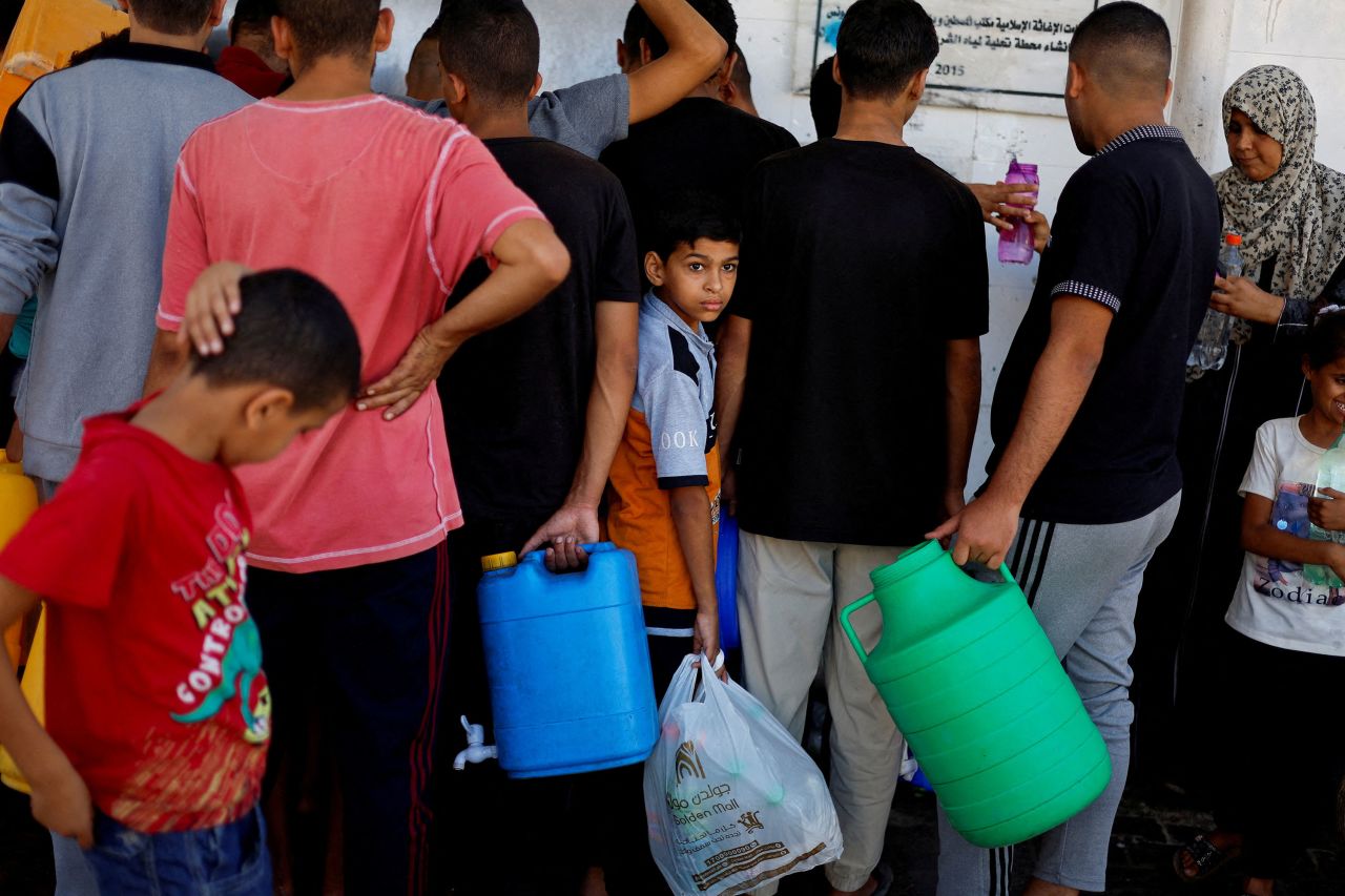 People gather to collect?water in?Khan?Younis, Gaza, on October 15. 