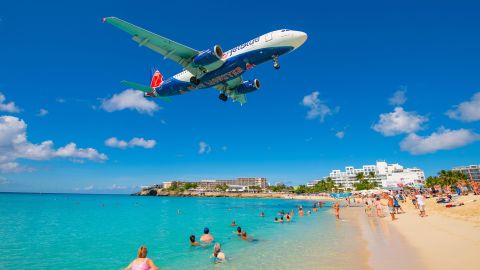 3CNTG55 JetBlue Airways Airbus 320 flying over Maho Beach before landing on Princess Juliana International Airport SXM on Sint Maarten, Dutch Caribbean.