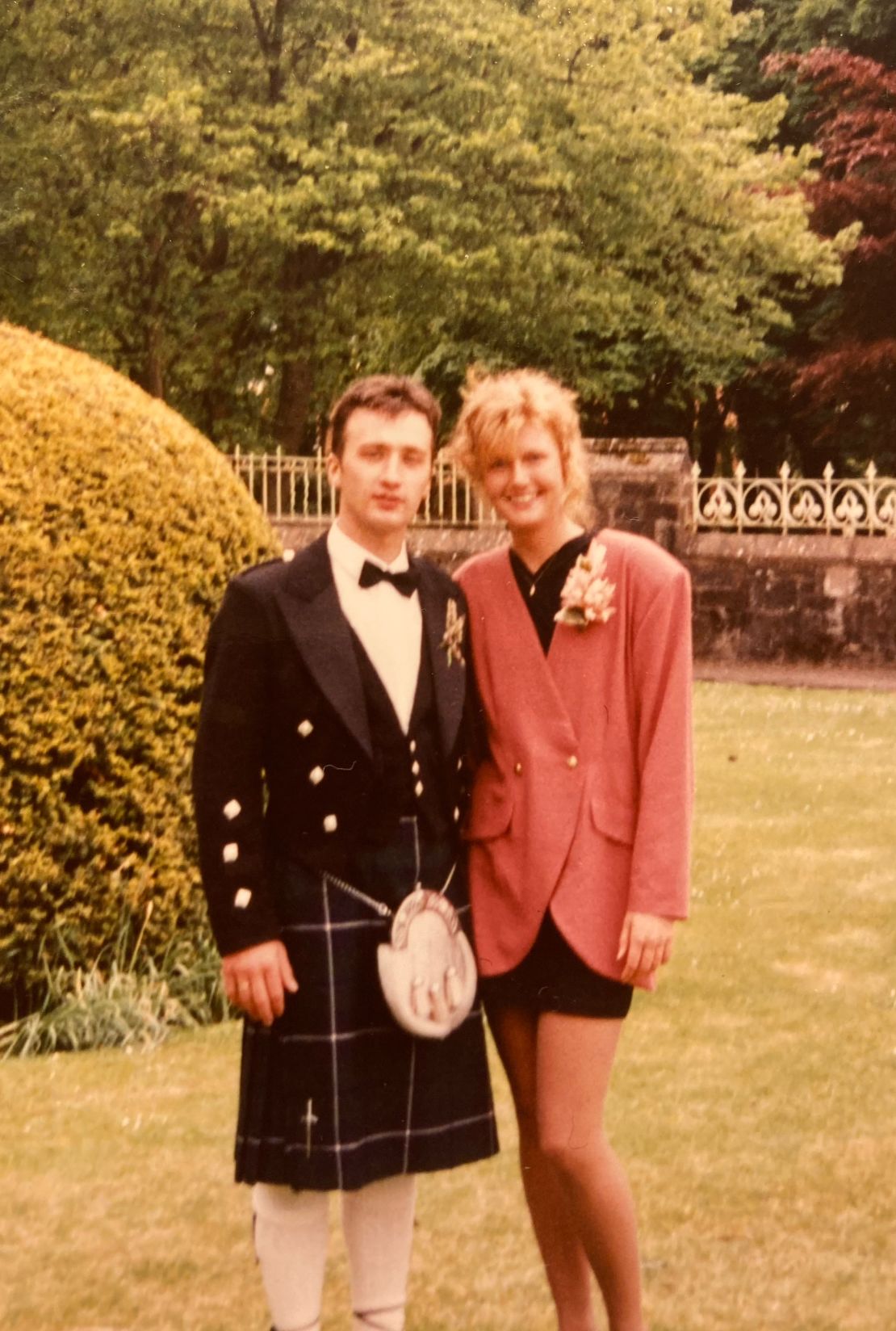 Derek and Nina attended Derek's brother's wedding together in May 1991, with Nina borrowing clothes from the bride the night before.