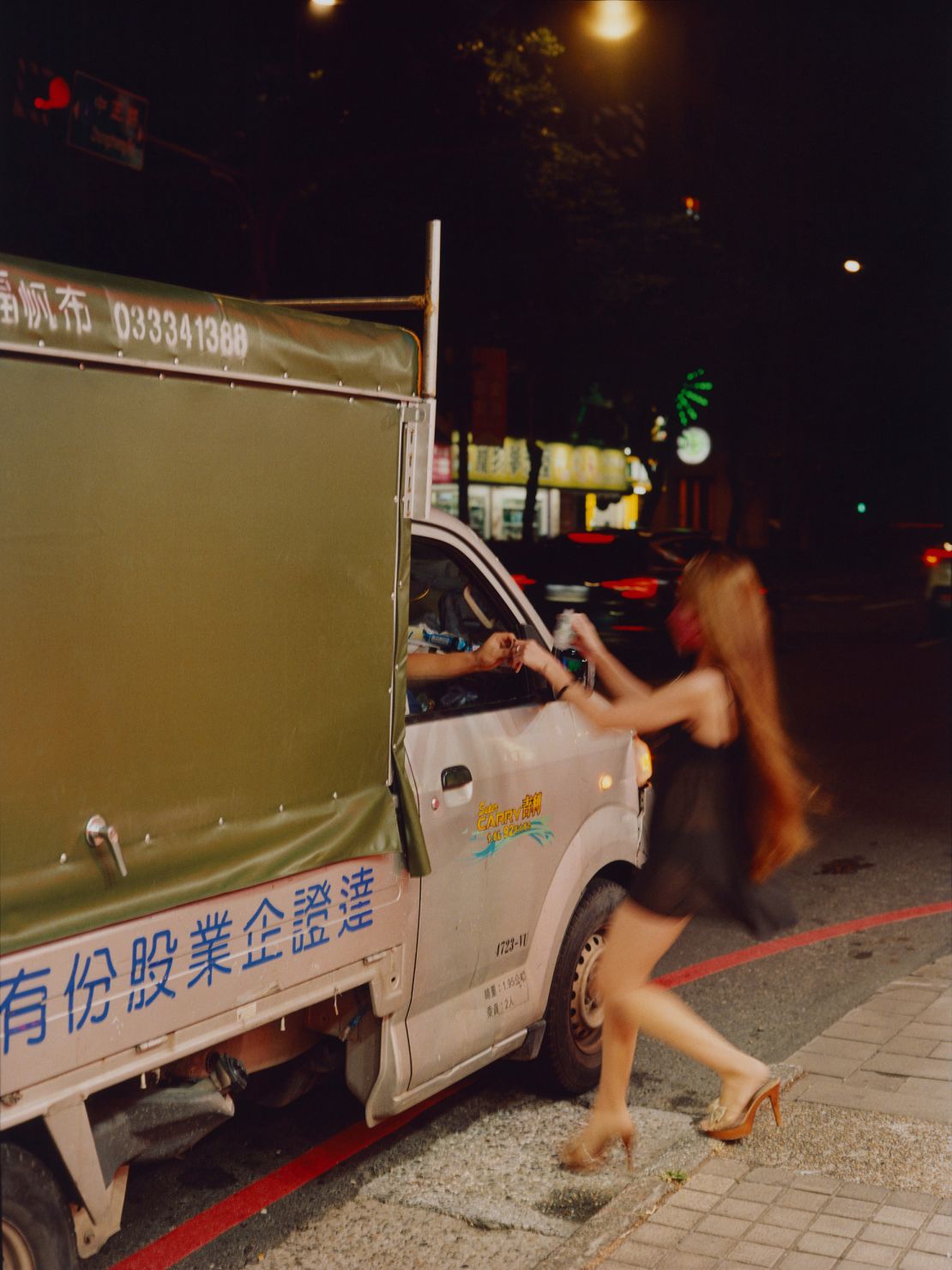 One of Han's subjects delivers betel nuts to a truck driver.