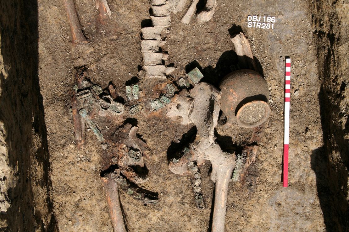 A male Avar burial shows a belt garniture and a ceramic mug dating from the eighth century.