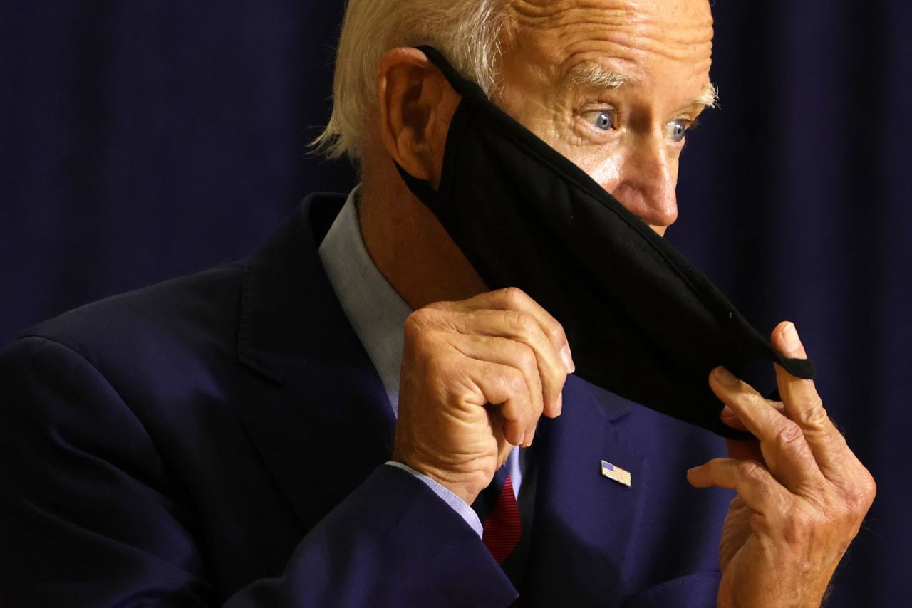 Democratic presidential nominee Joe Biden puts on his mask after speaking at a campaign event on September 4 in Wilmington, Delaware.