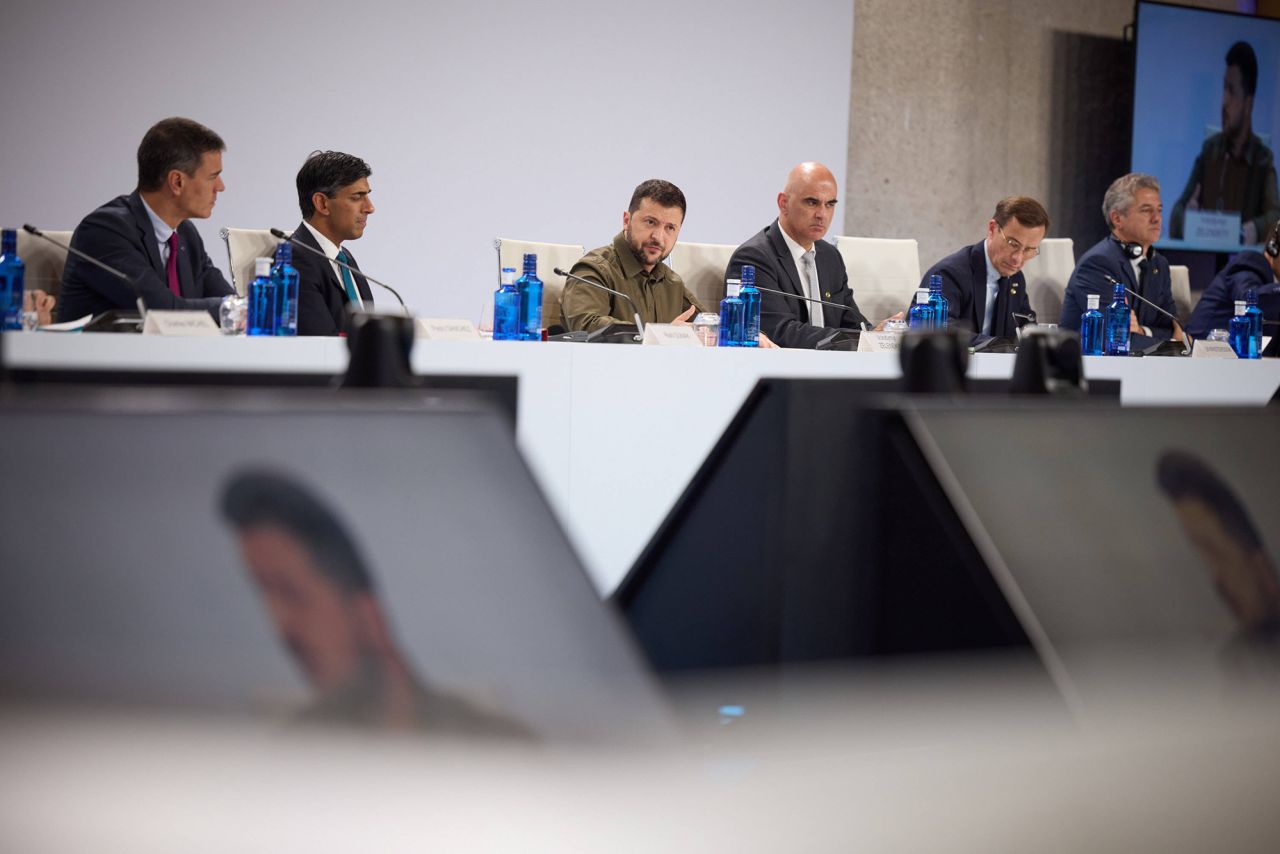 President Volodymyr Zelensky speaks at the European Political Community Summit in Granada, Spain, on October 5.