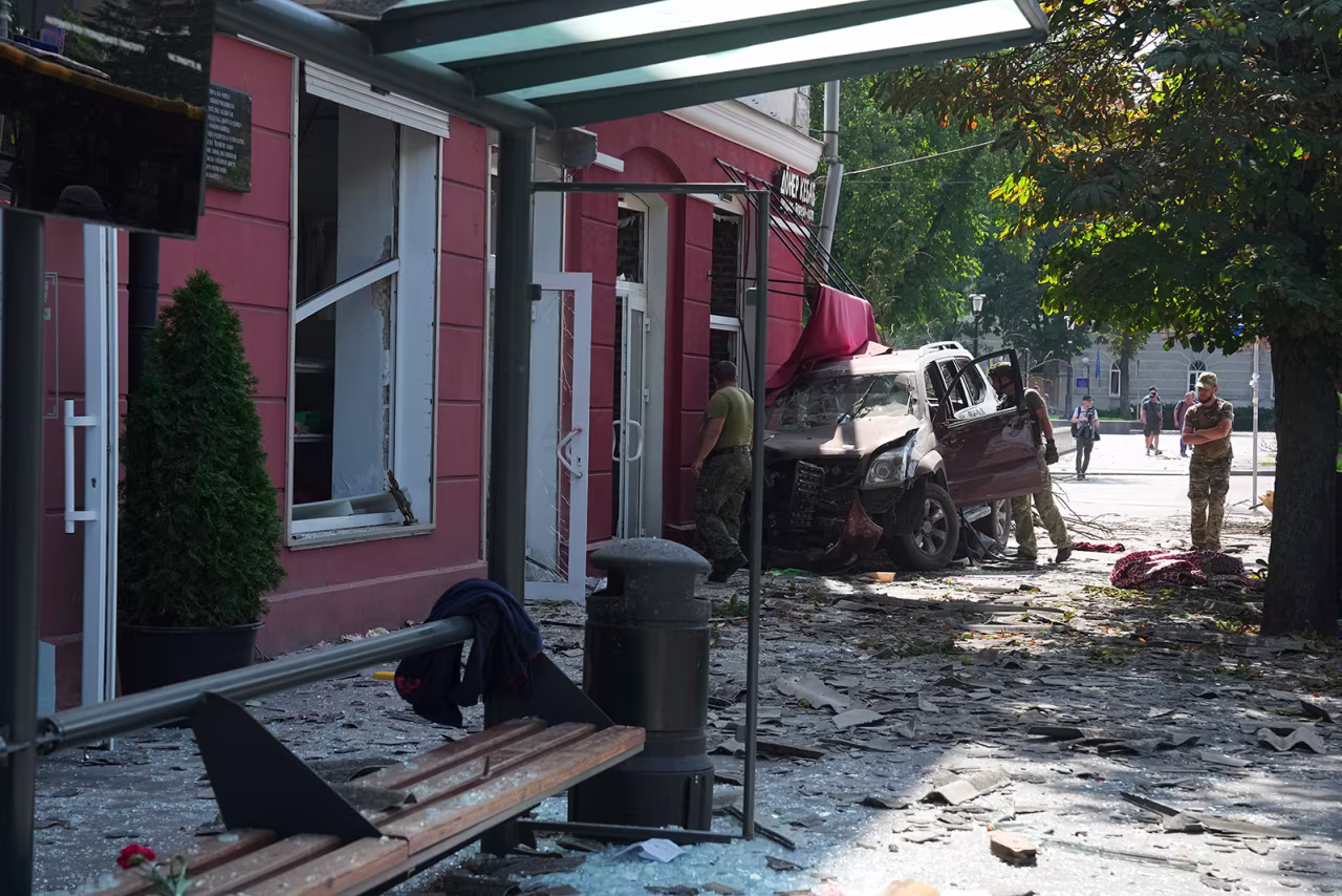 Ukrainian servicemen inspect a damaged area after a Russian missile attack in Chernihiv, Ukraine, on Saturday, August 19. 