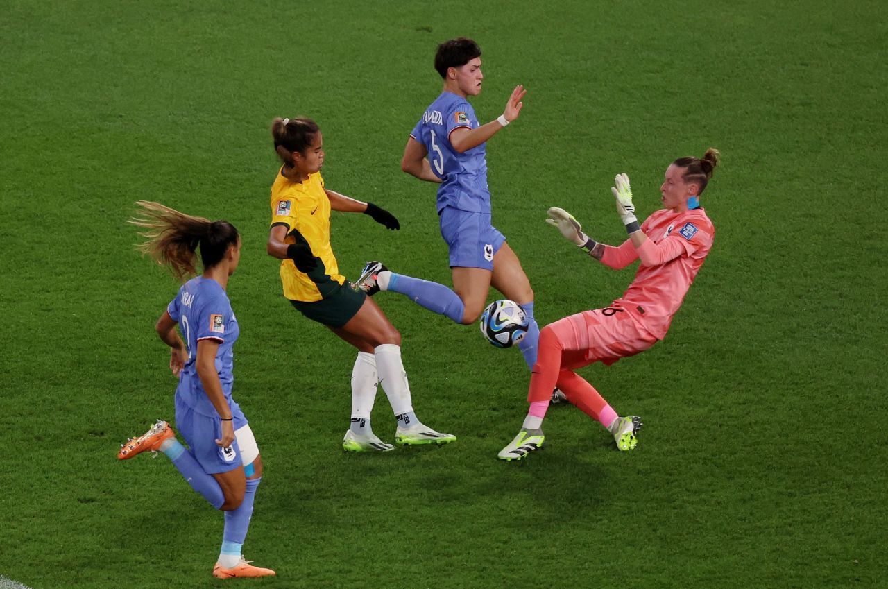 April 7, 2023, Rome, France: Manuela Vanegas of Colombia, Viviane Asseyi of  France (left) during the Women's Friendly football match between France  and Colombia on April 7, 2023 at Stade Gabriel-Montpied in