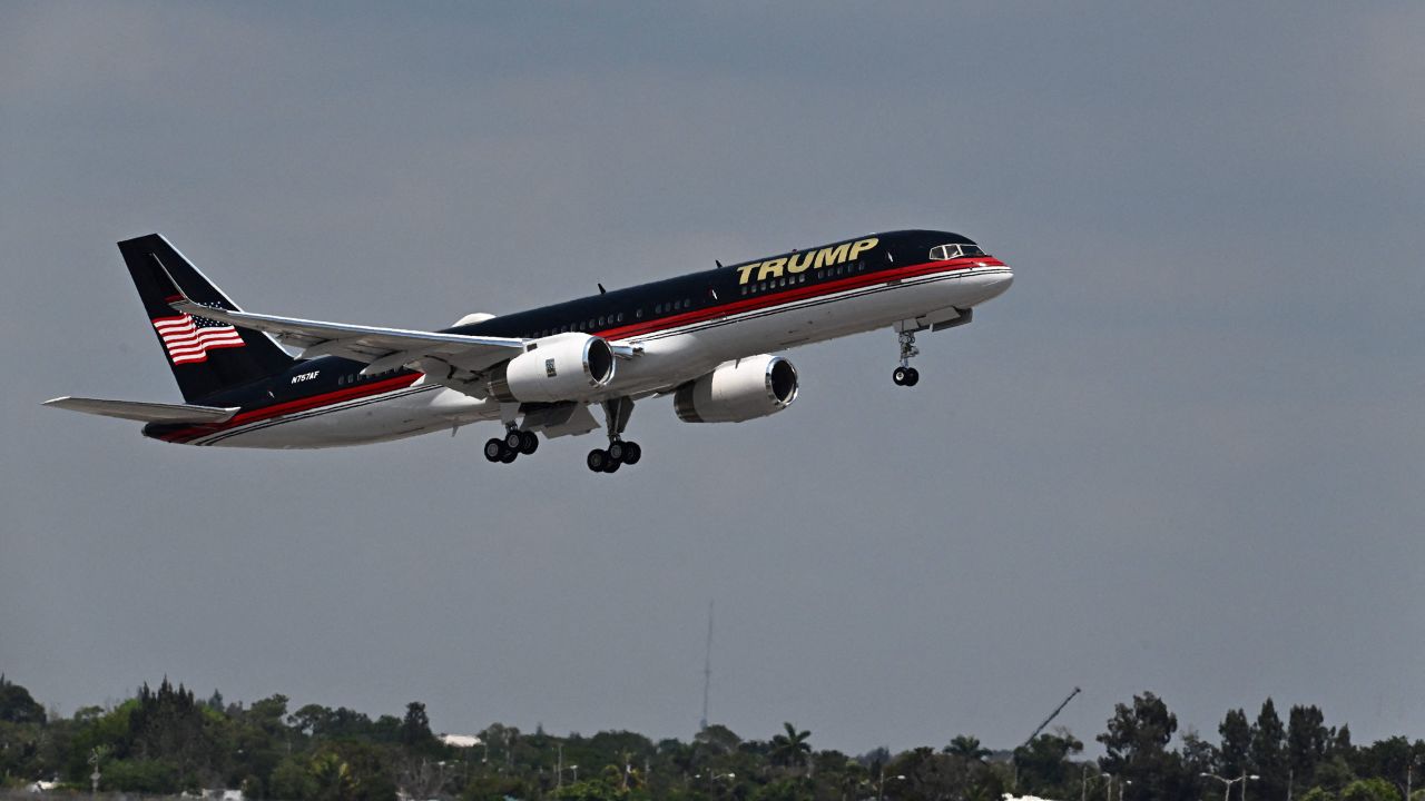 Foi president Donald Trump takes off from Palm Beach International Airport in West Palm Beach, Florida, on April 3, 2023. - Former US President Donald Trump is to be booked, fingerprinted, and will have a mugshot taken at a Manhattan courthouse on the afternoon of April 4, 2023, before appearing before a judge as the first ever American president to face criminal charges. (Photo by CHANDAN KHANNA / AFP) (Photo by CHANDAN KHANNA/AFP via Getty Images)
