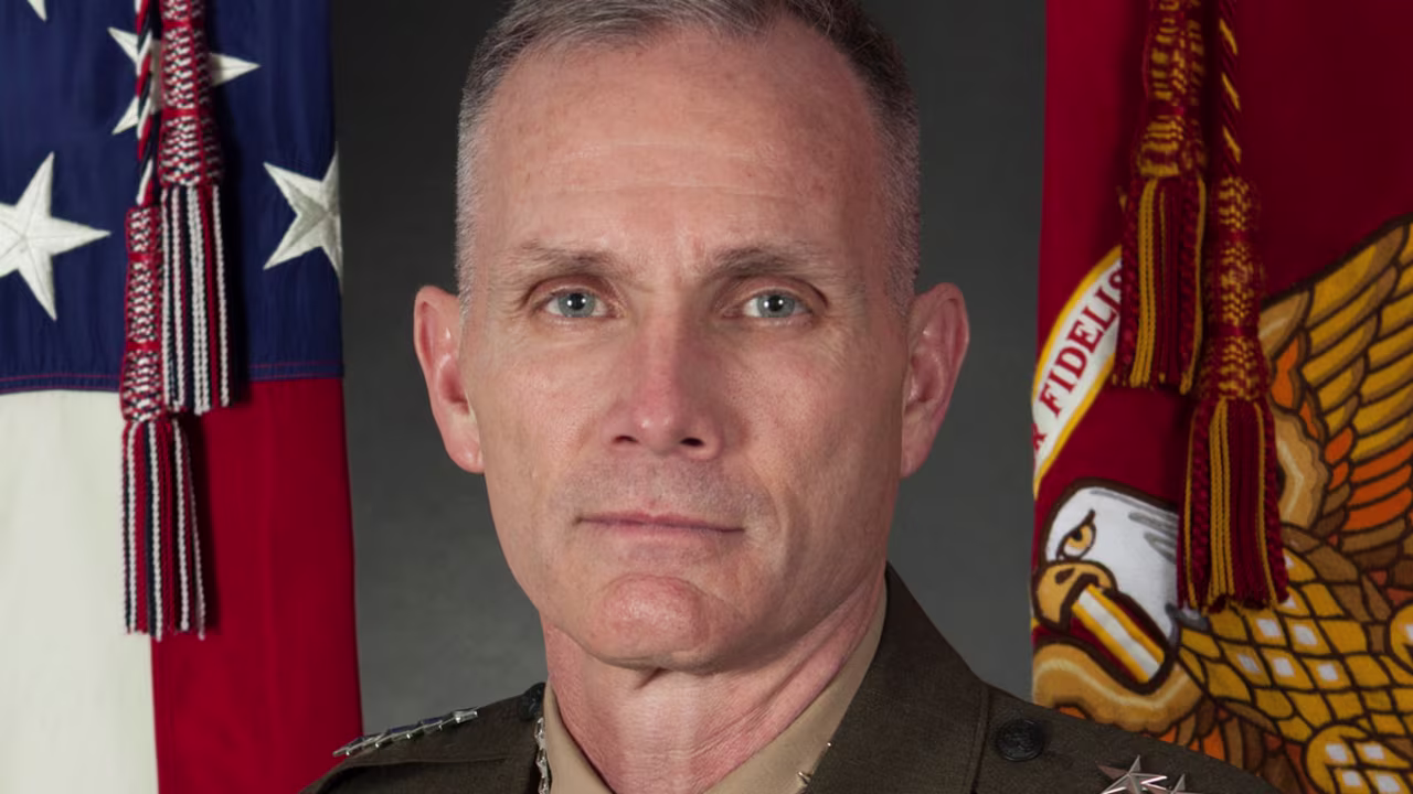 Official Photo of the Assistant Commandant of the Marine Corps Gen. Gary L. Thomas.