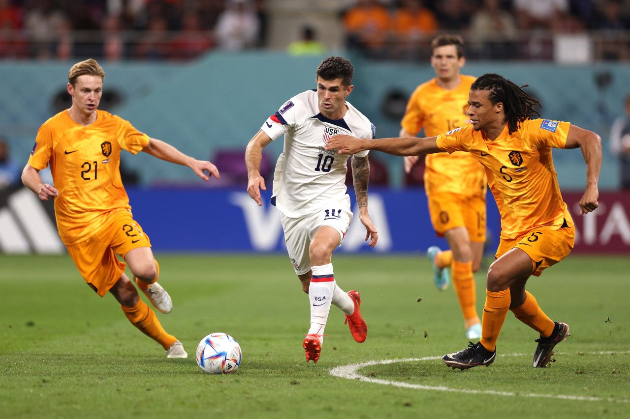 USA’s Christian Pulisic controls the ball against Netherlands players on Saturday. 