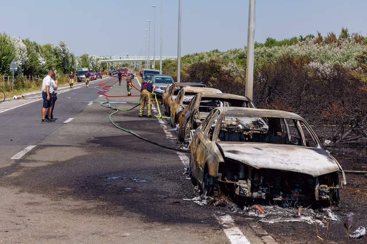 Vehicles burned by fires in the d