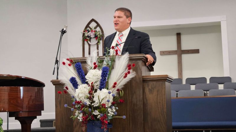 Американски проповедник взет заложник от въоръжени мъже докато проповядваше проповед