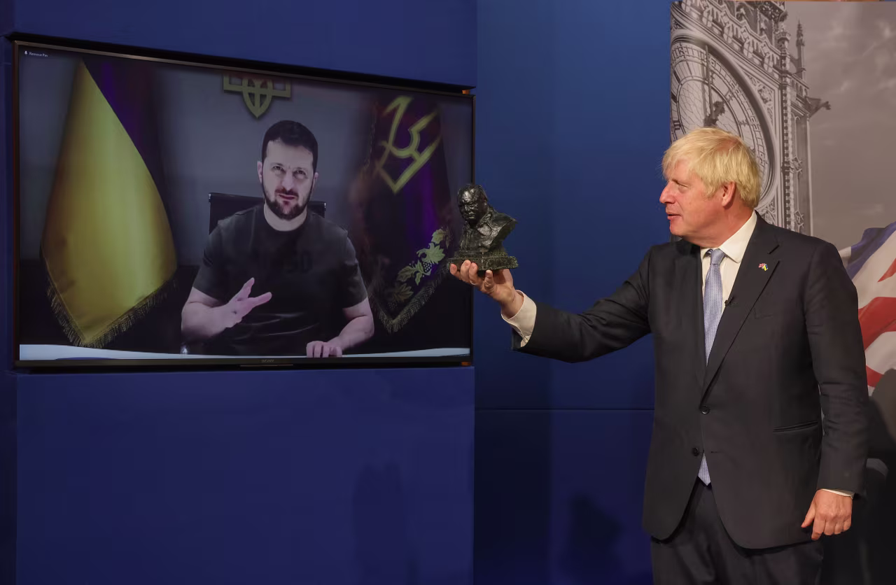 Ukraine’s President Volodymyr Zelensky honored with “Churchill Award” by British Prime Minister Boris Johnson on July 26.