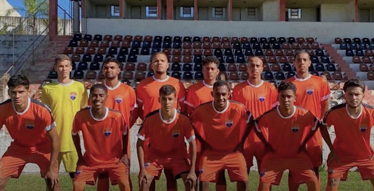 For the next six games, and maybe beyond, Associa??o Atlética Batel is changing its name to FC Mariupol, adopting the orange shirts of the Ukrainian side as well as its crest and logo.