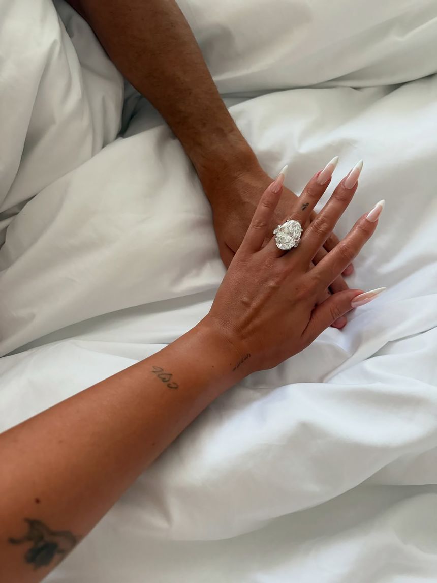 Ronaldo's fiancée posted a shot of her engagement ring on her Instagram account.