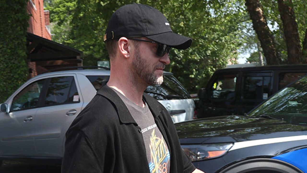 EXCLUSIVE Justin Timberlake leaves courthouse in The Hamptons with laywer Ed Burke.

The 43-year-old was detained by police on Monday night (17th June) in Sag Harbor after driving while intoxicated.

Featuring: Justin Timberlake, Ed Burke
Where: The Hamptons, New York, United States
When: 18 Jun 2024
Credit: Matt Agudo/INSTARimages