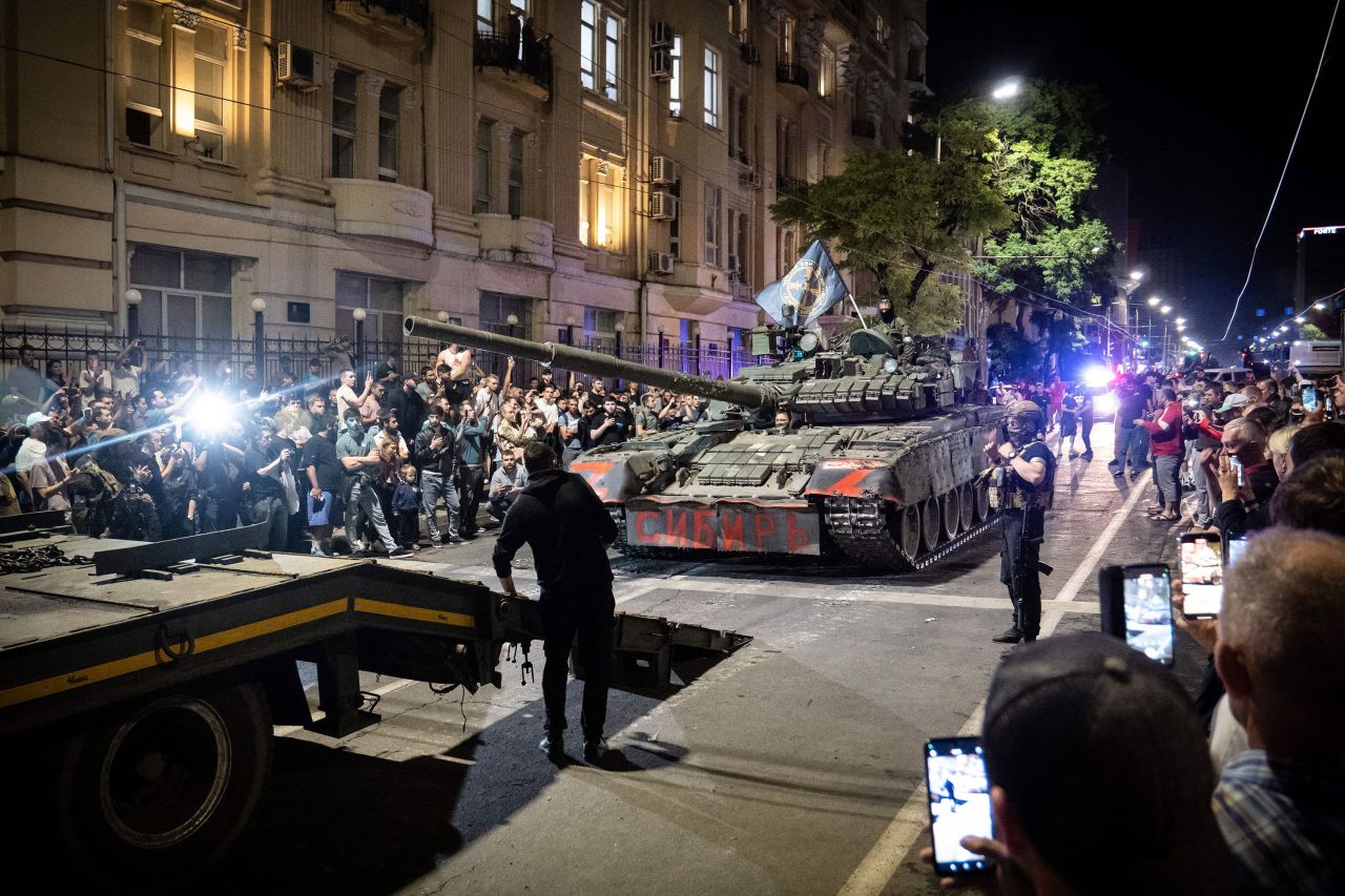 Wagner fighters prepare to pull out from the headquarters of the Southern Military District in Rostov-on-Don to return to their base on Saturday. 