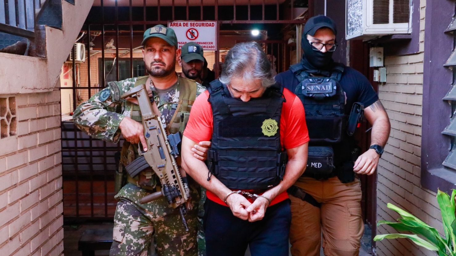 El exfuncionario mexicano Hernán Bermúdez Requena fue detenido en Paraguay el 12 de septiembre de 2025 y entregado a autoridades de México días después.