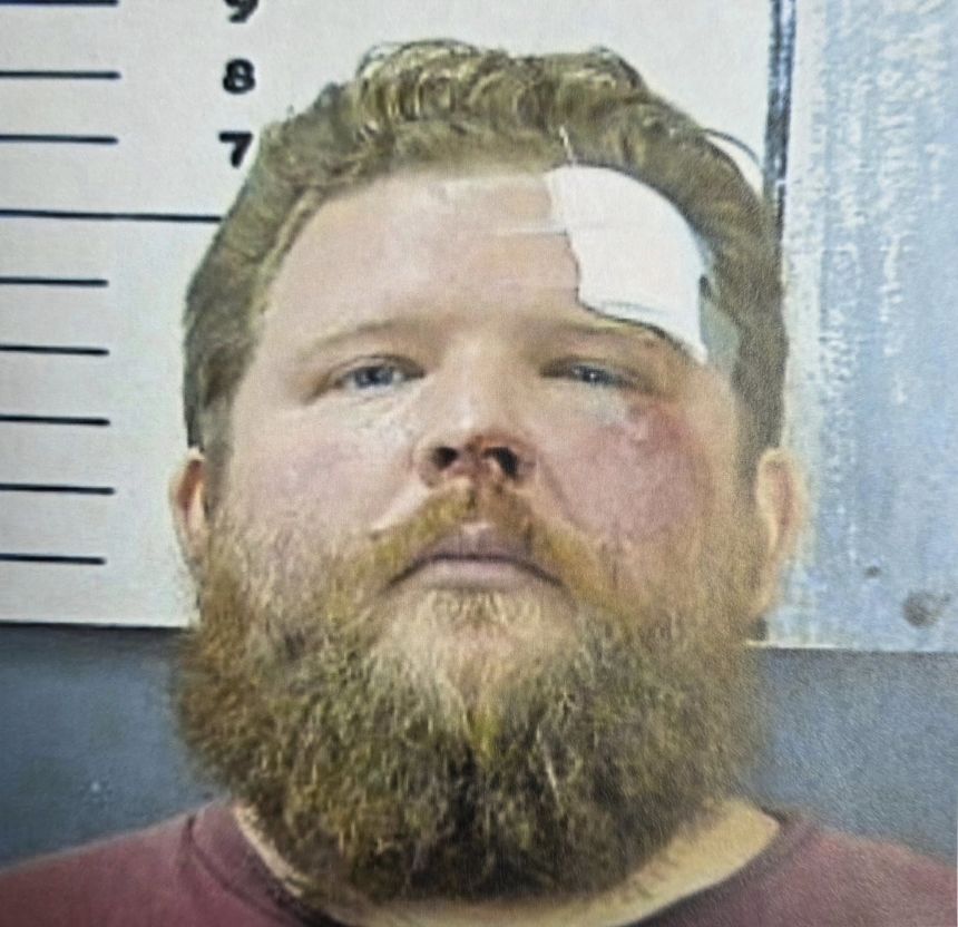 Jeremy Wayne Shoemaker arrested with body armor and a suitcase filled with ammo after threatening multiple synagogues